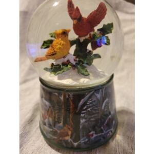 Red Bird Snow Globe - Wind up Winter Birds Musical Snowglobe - Animal Snow Globe